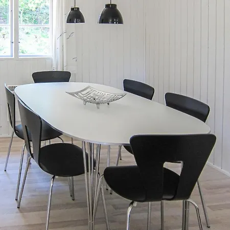 Cozy In Aakirkeby With Wifi