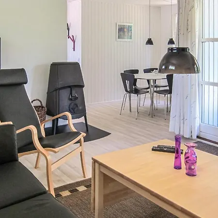 Semesterbostad Cozy In Aakirkeby With Wifi Vester Somarken