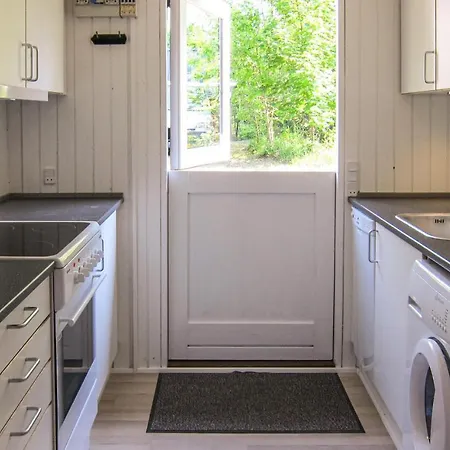 Semesterbostad Cozy In Aakirkeby With Wifi *