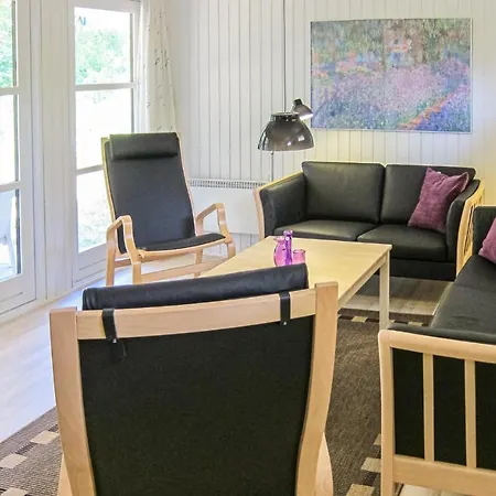 Cozy In Aakirkeby With Wifi Hébergement de vacances Vester Somarken